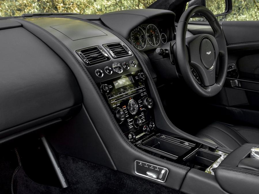 Интерьер Aston Martin DB9 Carbon Black 2014 года  (UK) (фото 12 из 19)